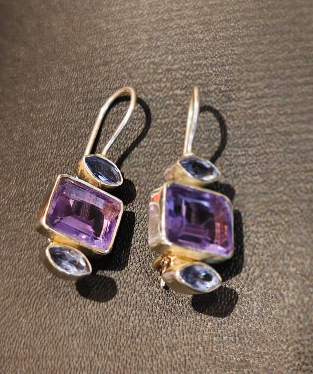 AMETHYST COLOURED HOOP EARRINGS - Image 3