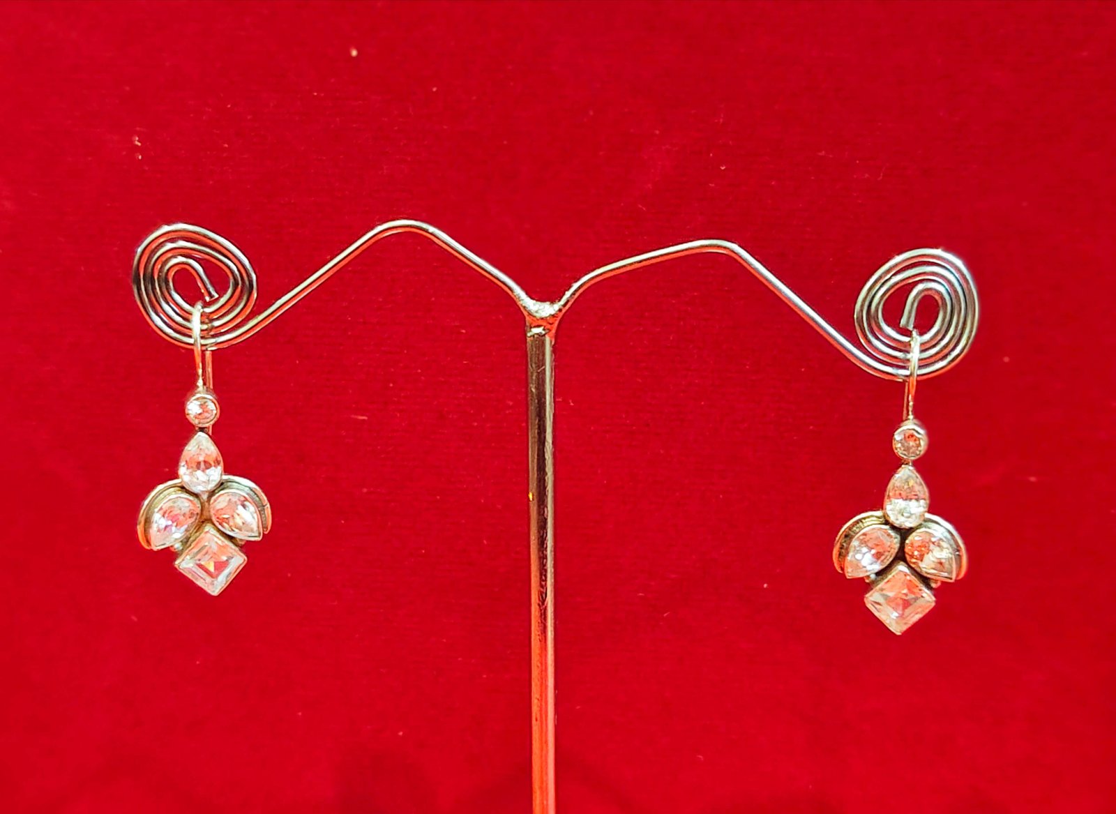 WHITE CRYSTAL SILVER EARRINGS - Image 3