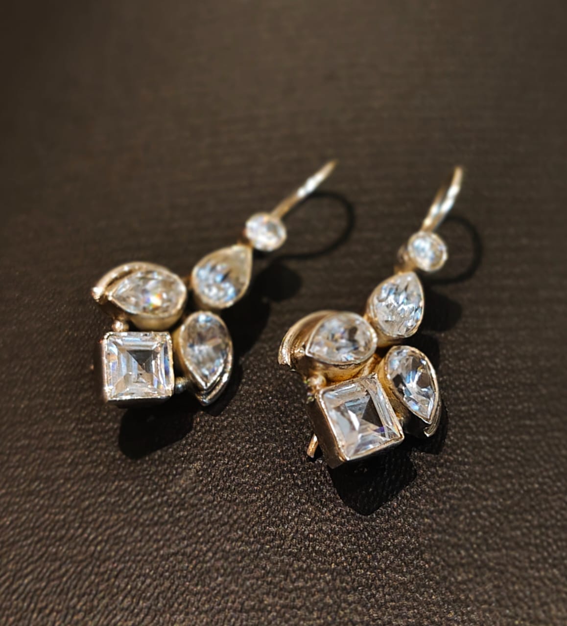 WHITE CRYSTAL SILVER EARRINGS