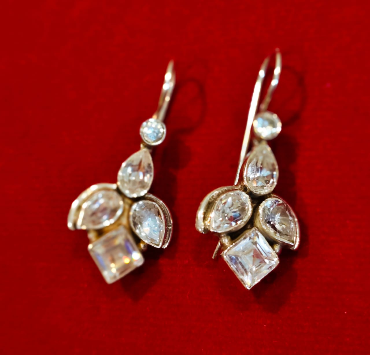 WHITE CRYSTAL SILVER EARRINGS - Image 2