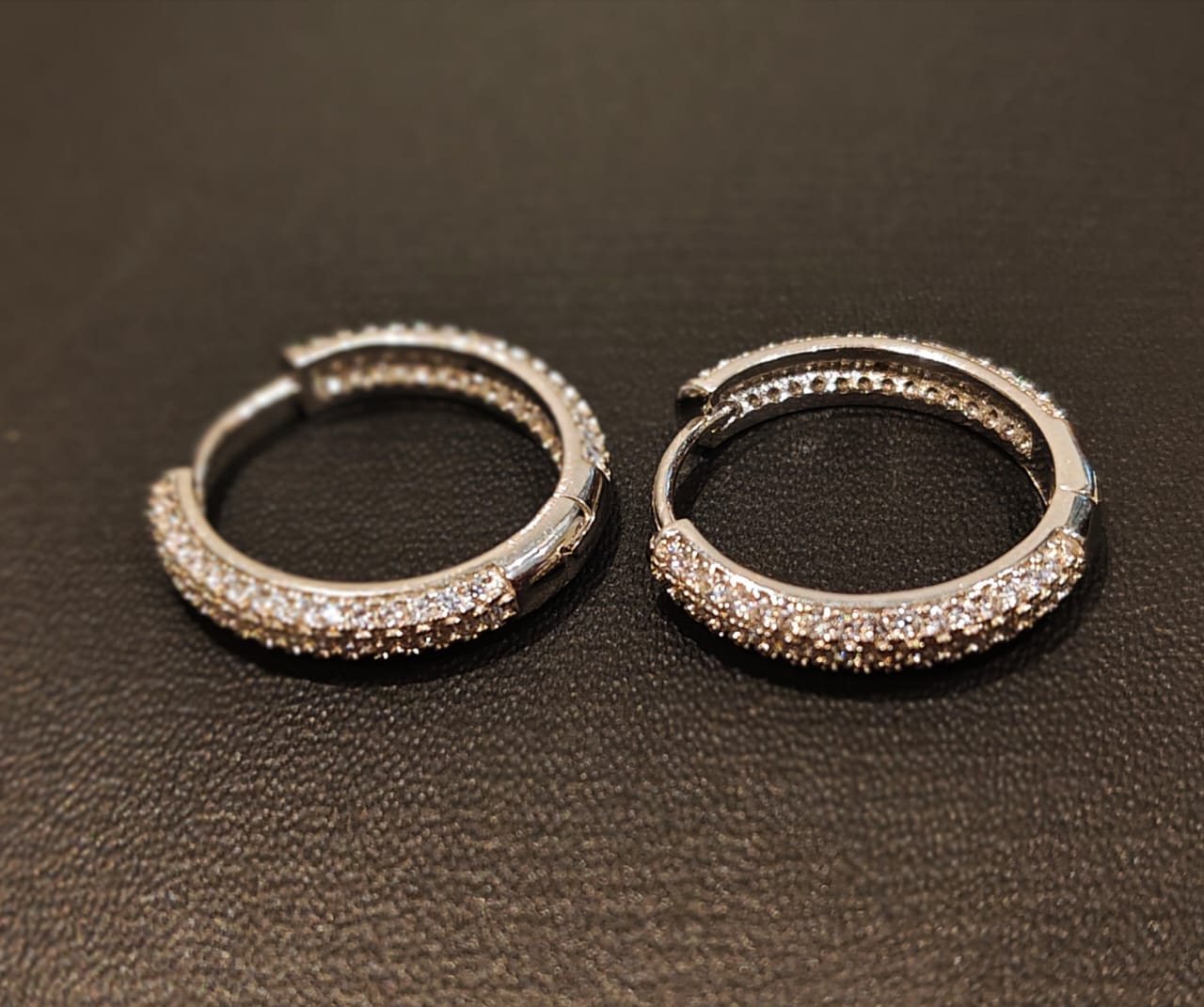 SPARKLING SILVER HOOP EARRINGS - Image 3