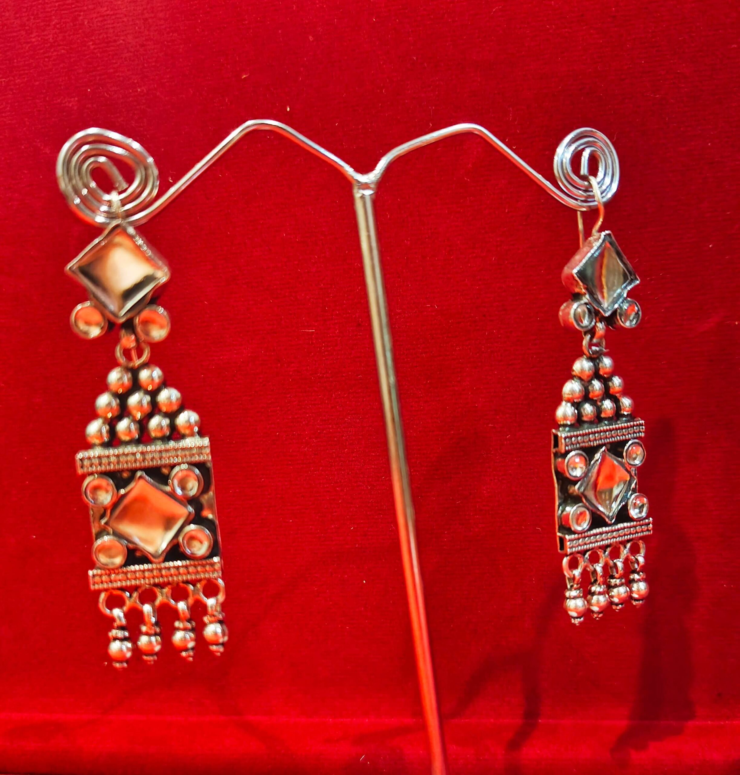 ELEGANT SILVER MIRROR EARRINGS - Image 2