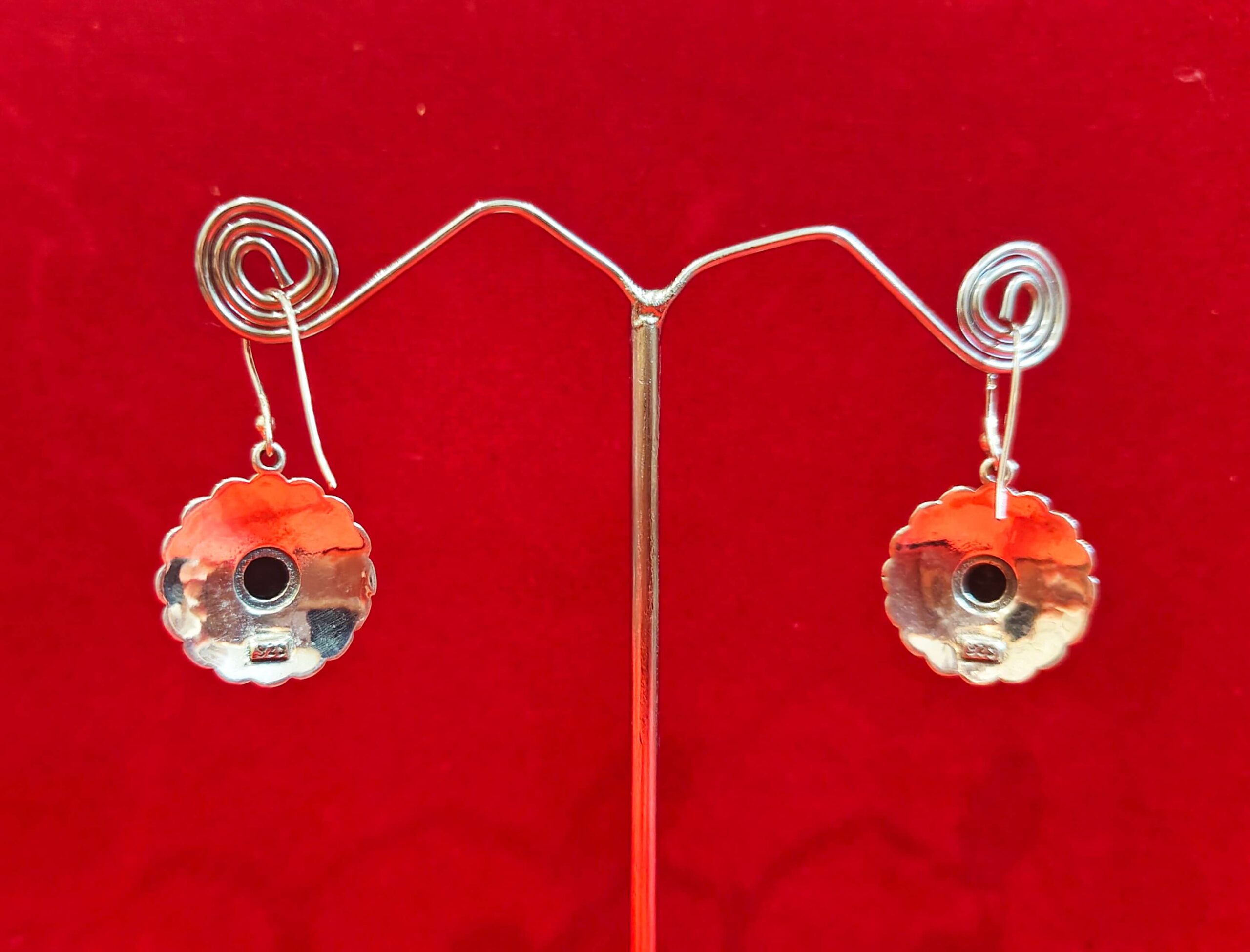 BLACK ONYX ROUND DANGLE EARRINGS - Image 3