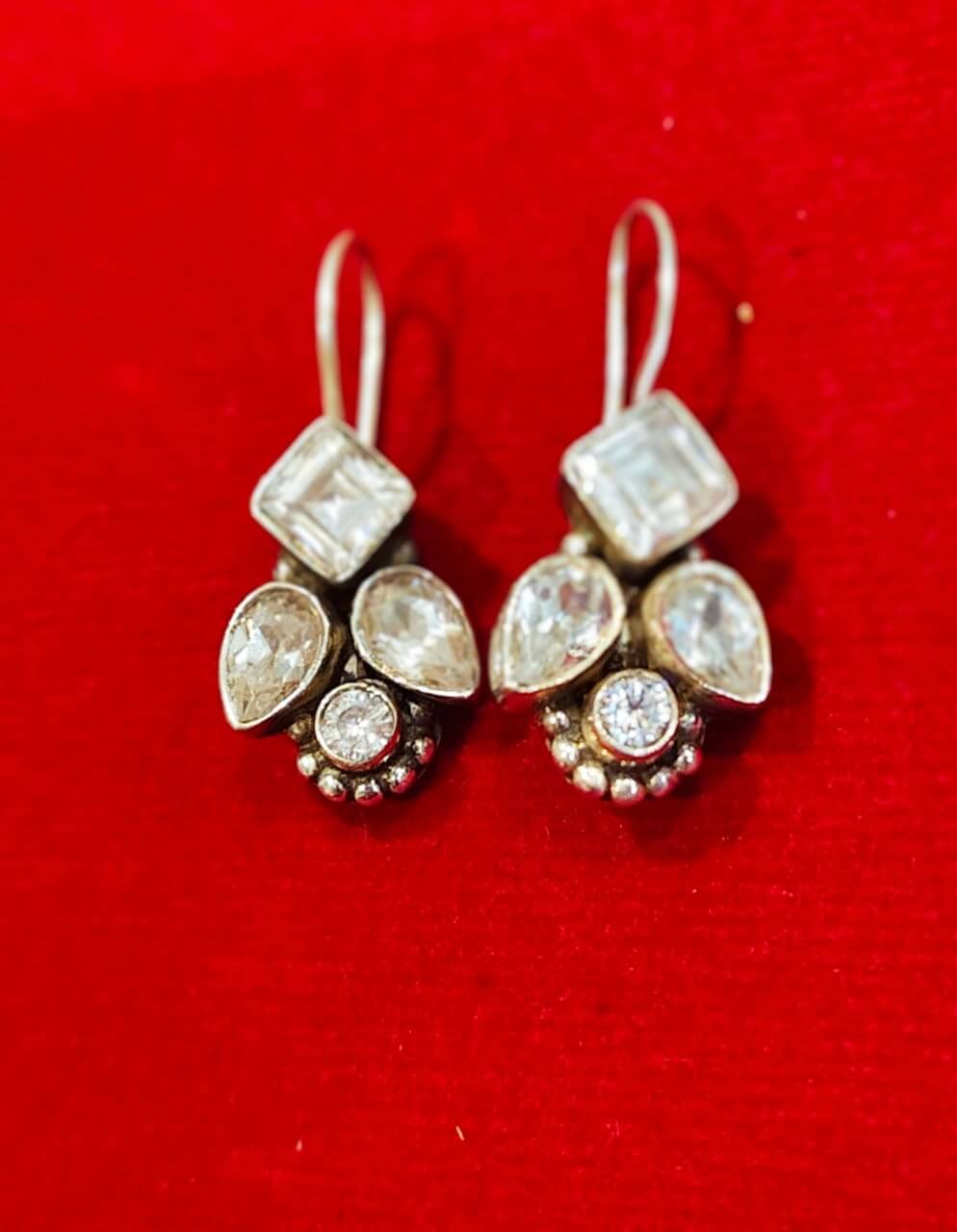 ELEGANT SILVER CRYSTAL EARRINGS