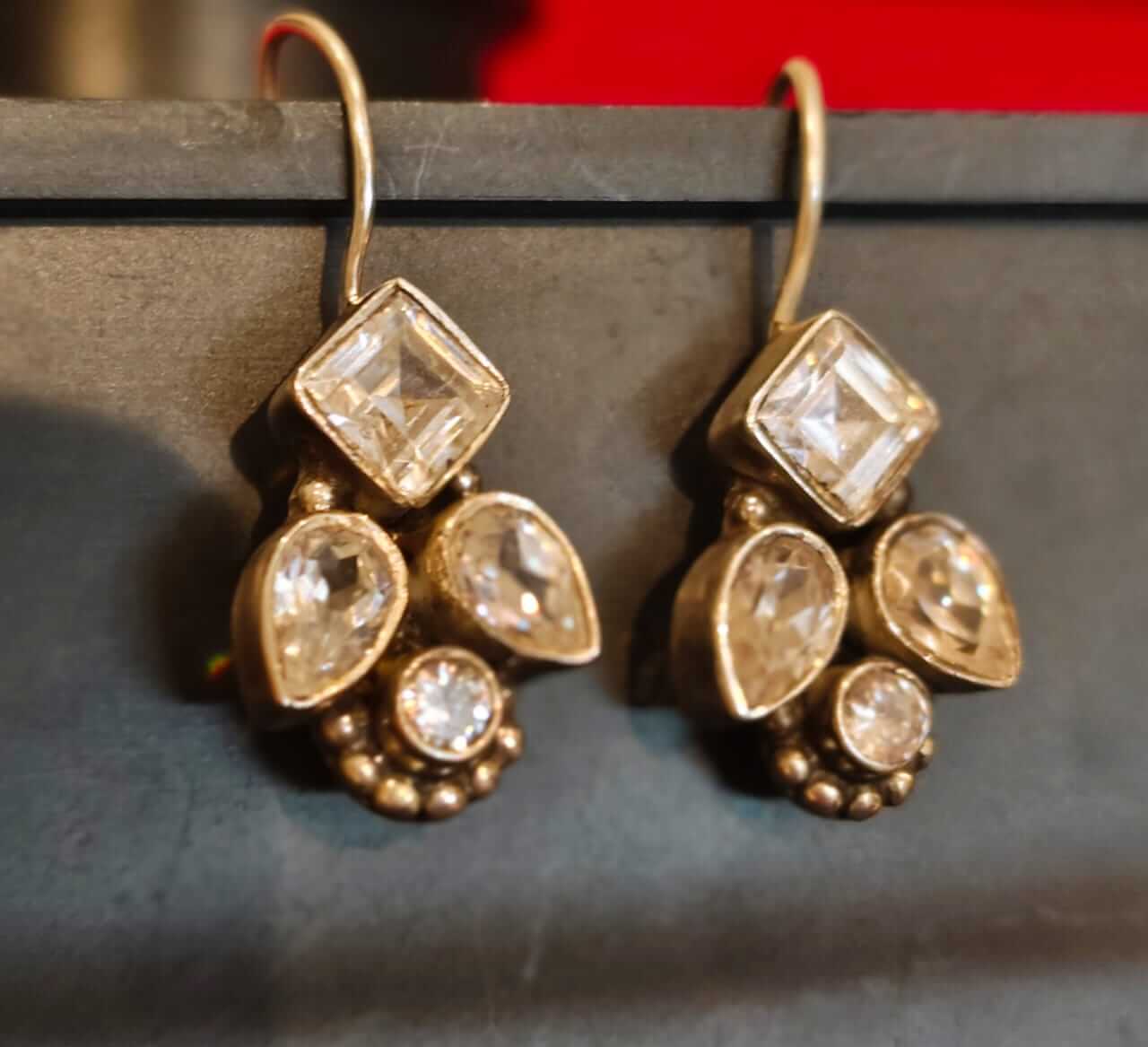 ELEGANT SILVER CRYSTAL EARRINGS - Image 2