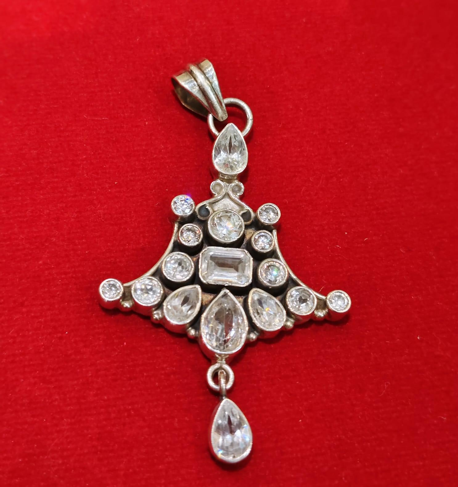 CRYSTAL WHITE SILVER PENDANT