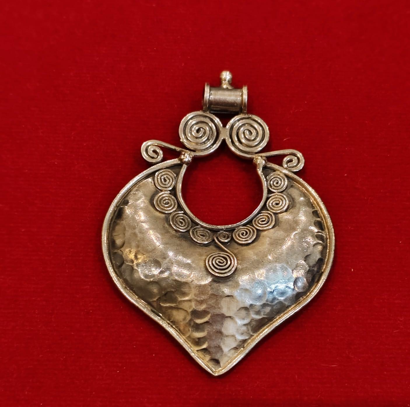 HEART SHAPED SILVER PENDANT