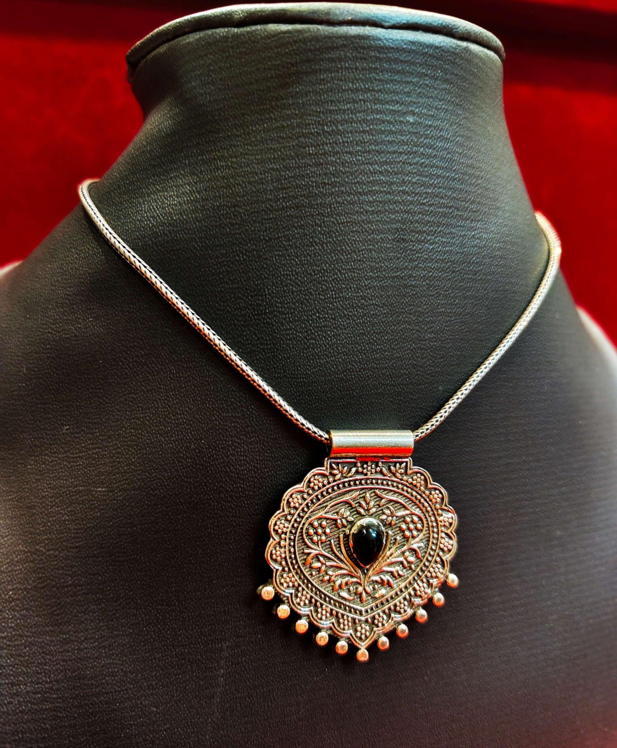 BLACK STONE STUDDED SILVER PENDANT - Image 2